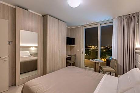 Suite with Balcony and Spa Bath