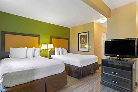 Deluxe Studio with 2 Double Beds - Non-Smoking