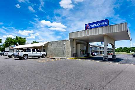 Motel 6-Van Buren, AR I- 40
