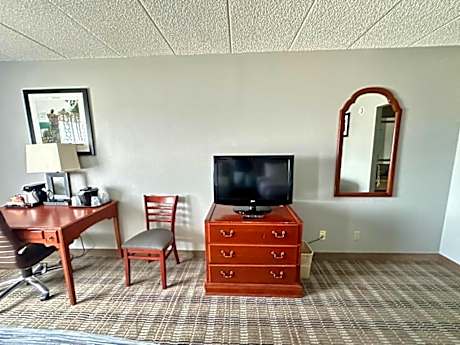 1 King Bed Non-Smoking