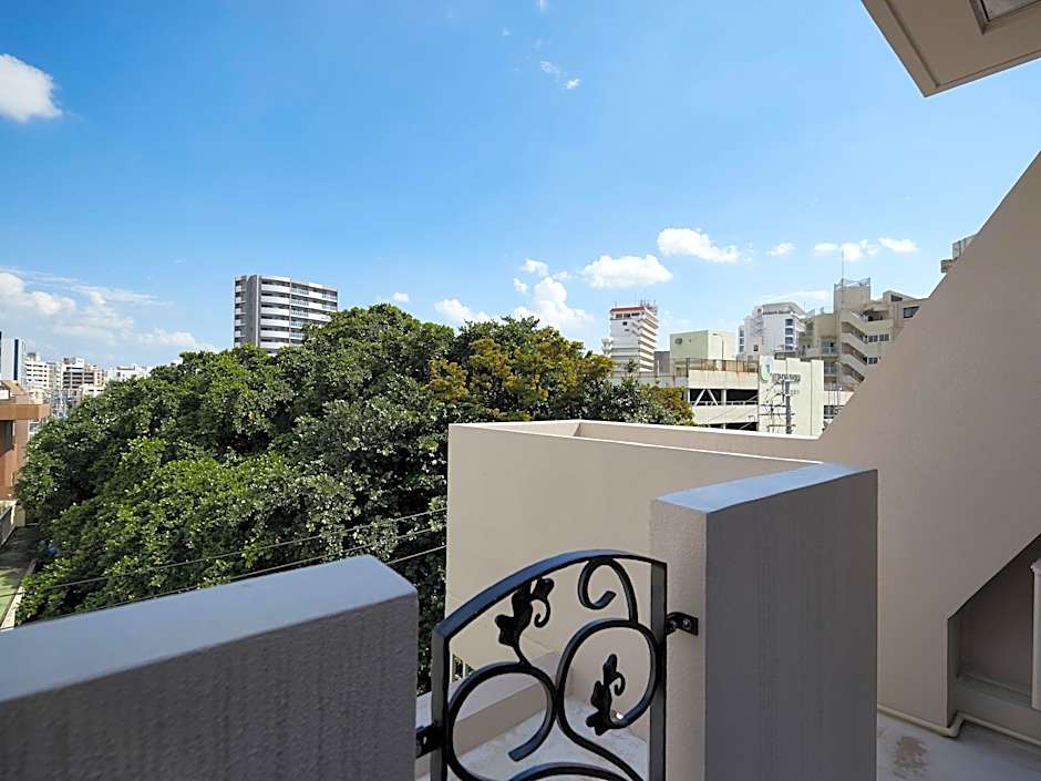Tenpoint Hotel OKOU