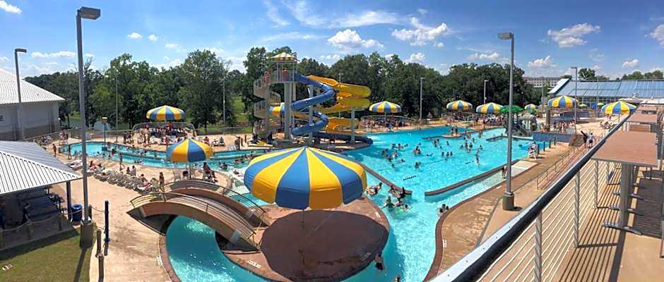 Holiday Inn Express & Suites Batesville By IHG