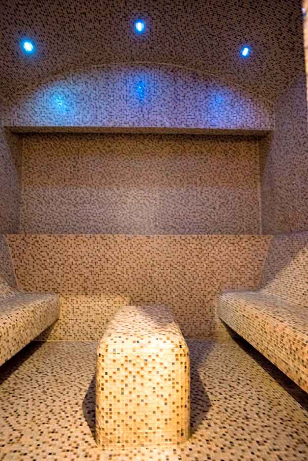 Le Louvre Hotel & Spa