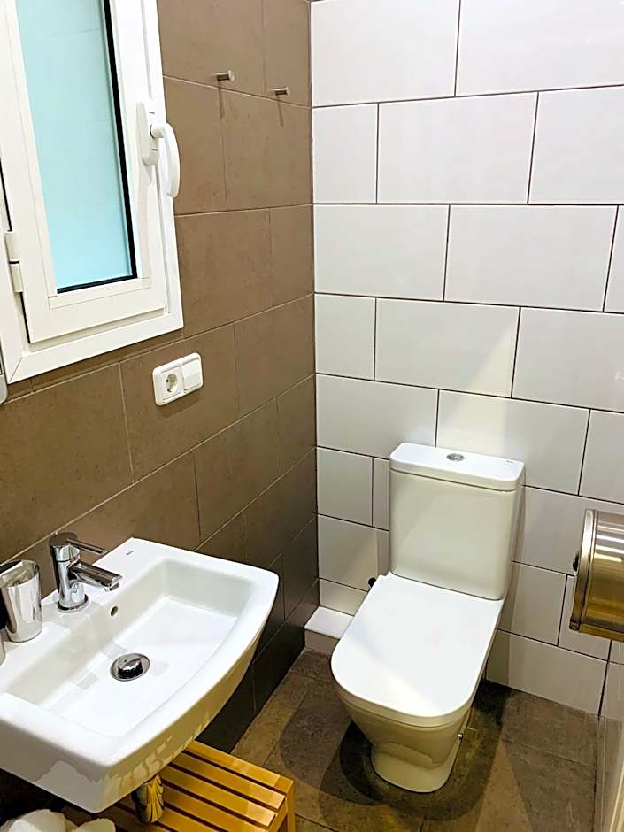 Super Balmes Guest House