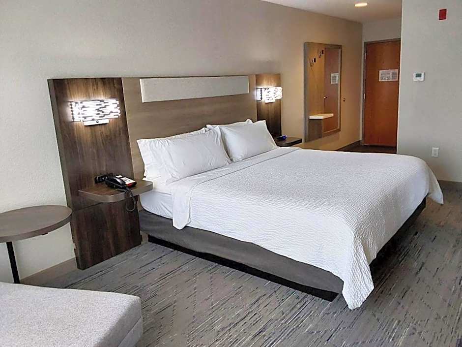 Holiday Inn Express Hotel & Suites Antigo By IHG