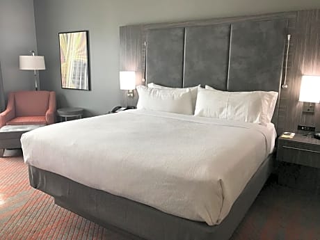 Standard King Room with Roll-In Shower - Mobility Access