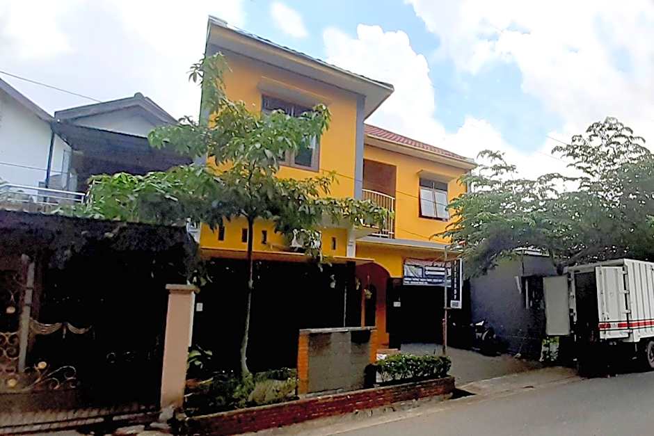 OYO 91051 Penginapan Pondok Ratu 354