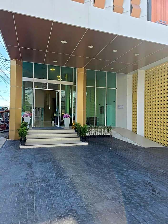 Convenient Grand Plus Hotel Suvarnabhumi