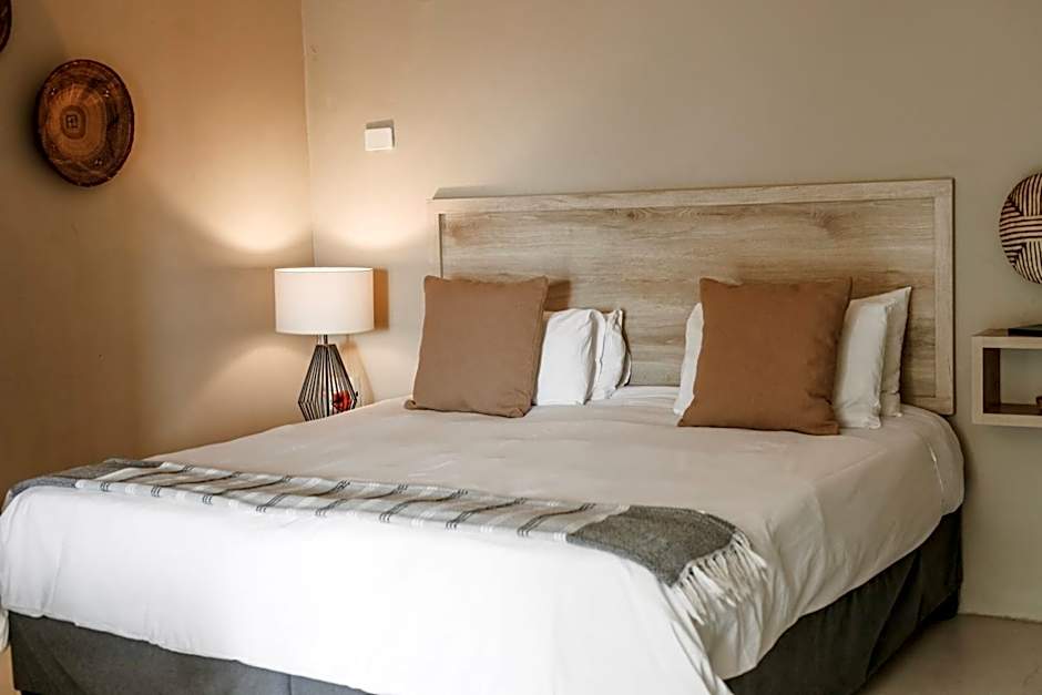 Lighthouse Guesthouse & Cafe