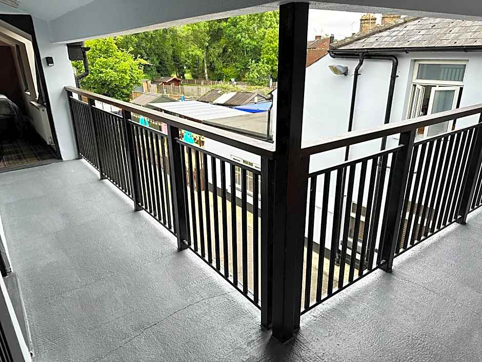 The Prince Albert Pub & Hotel with onsite FREE PARKING 2 minutes from Legoland