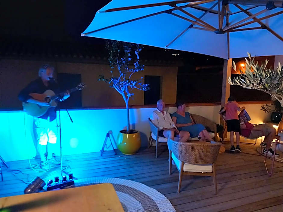 Intense Boutik-Hôtel