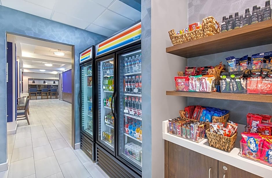 Holiday Inn Express & Suites - Cleveland Northwest By IHG