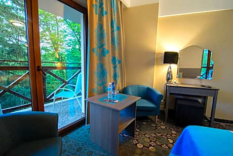 Family Room (2 Adults + 2 Children)