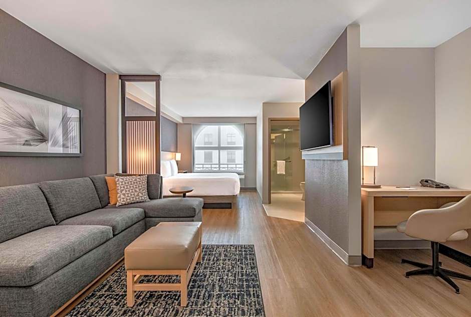 Hyatt Place Riverside Downtown