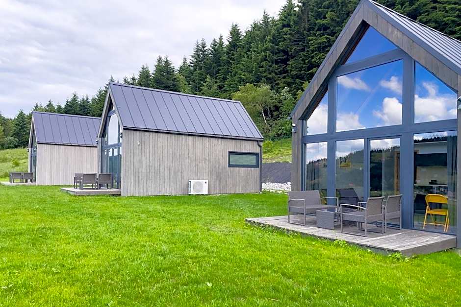 Stodoły Modyń - Domki w Beskidzie Wyspowym - staw kąpielowy, balia, sauna, grota solna - widok na góry