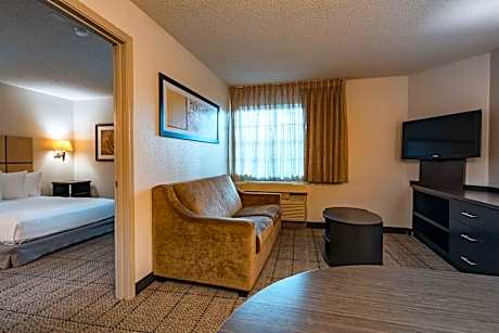 One-Bedroom Queen Suite with Roll-In Shower - Mobility Accessible