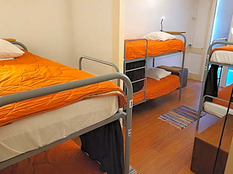 Bed in 6-Bed Mixed Dormitory Room