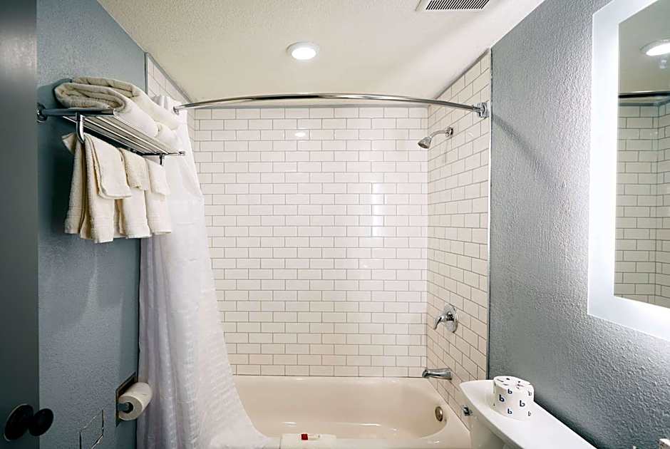 Super 8 by Wyndham Pueblo