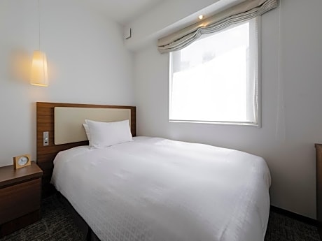 Single Room with Shower - Non-Smoking