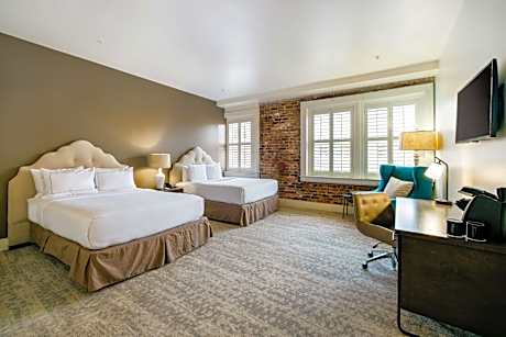 2 Queen Beds