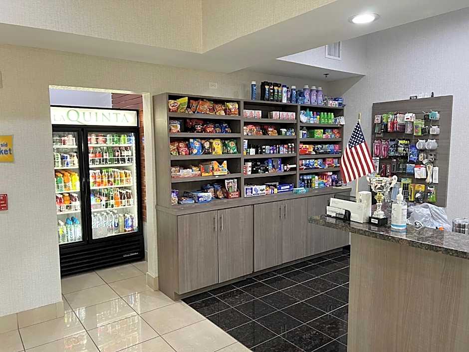 La Quinta Inn & Suites by Wyndham Alvarado