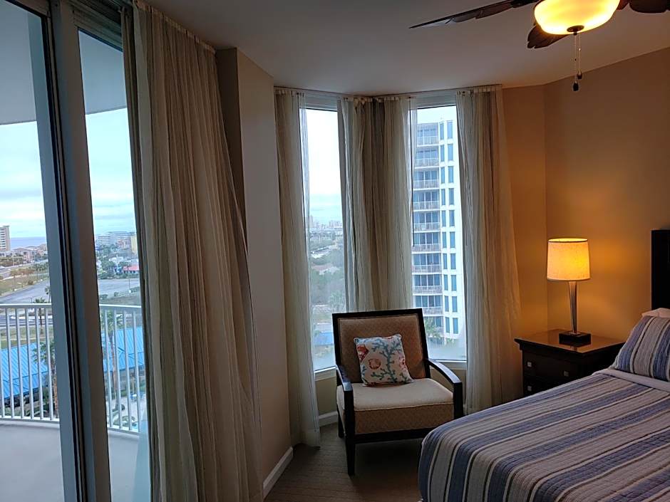 1815 A Slice of Heaven Destin - Pool & Ocean View