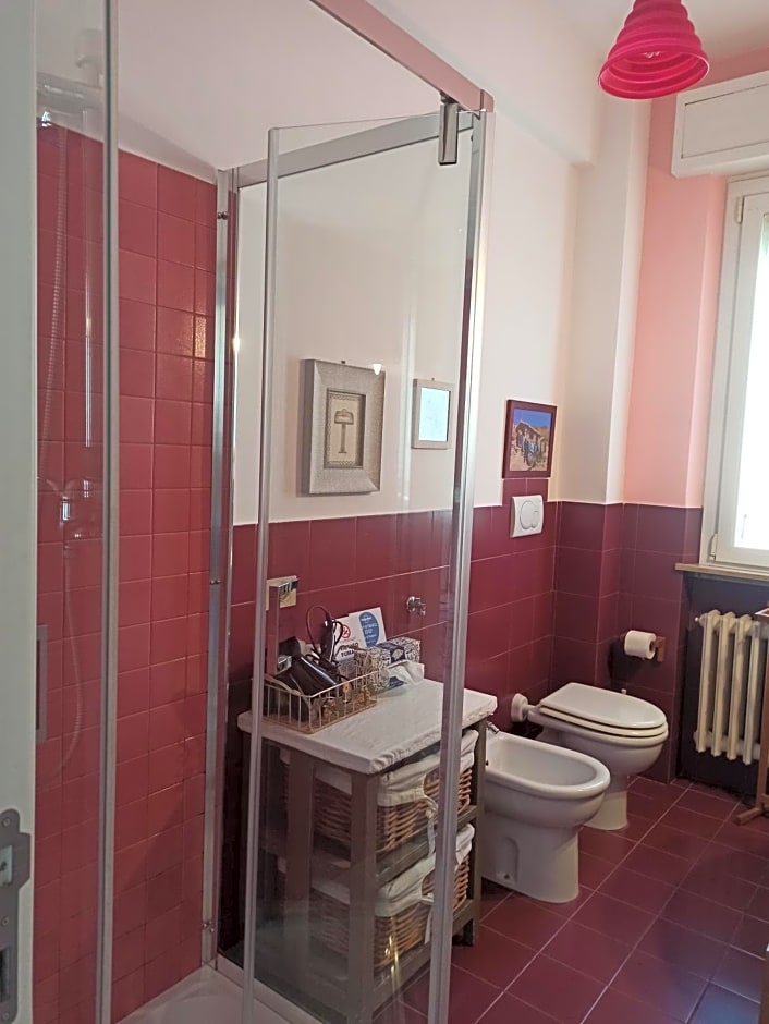 Casa Fuori Casa - 200 mt dal casello autostradale, parcheggio gratuito, garage moto