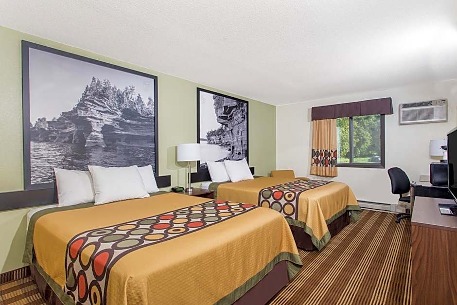 Super 8 by Wyndham Eau Claire I-94