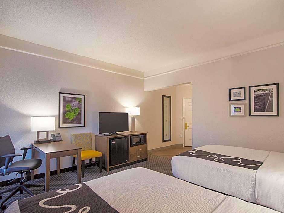 La Quinta Inn & Suites by Wyndham Oklahoma City North West Expressway