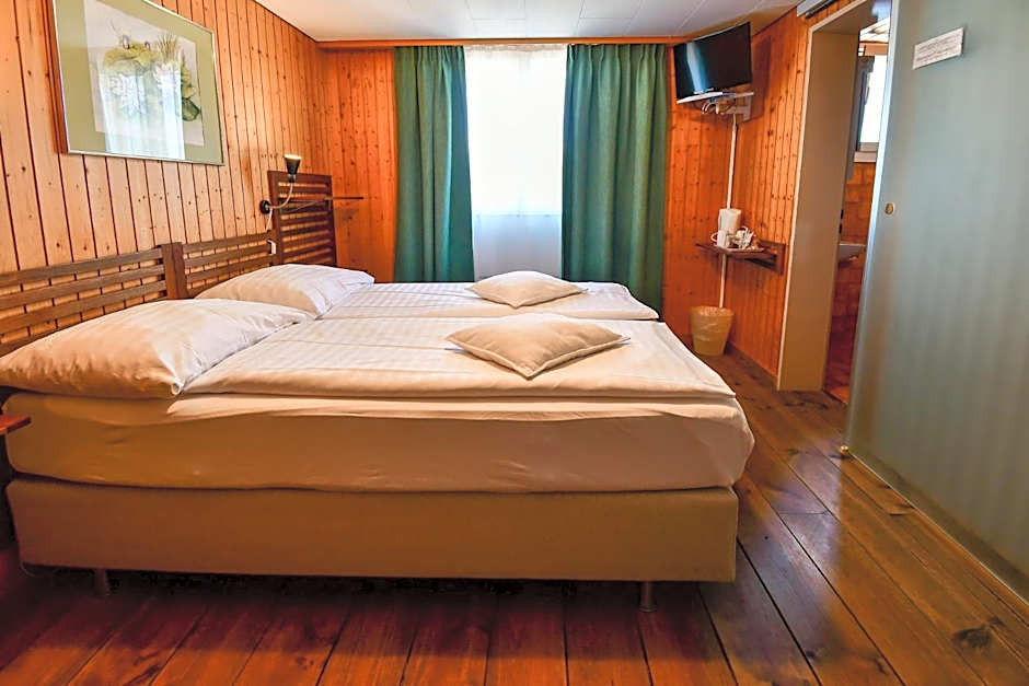Hotel Tell and Apartments