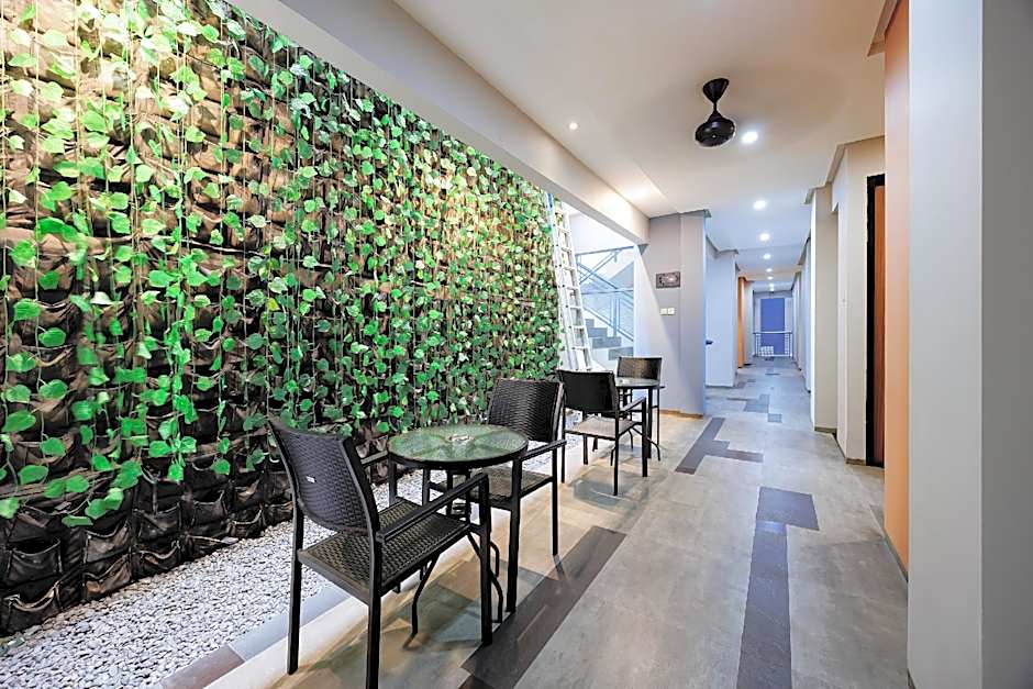 RedDoorz Plus near Radio Dalam 3