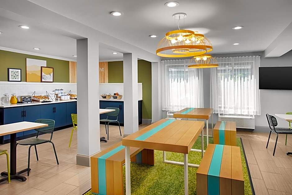 Spark by Hilton Atlanta Cumberland Ballpark