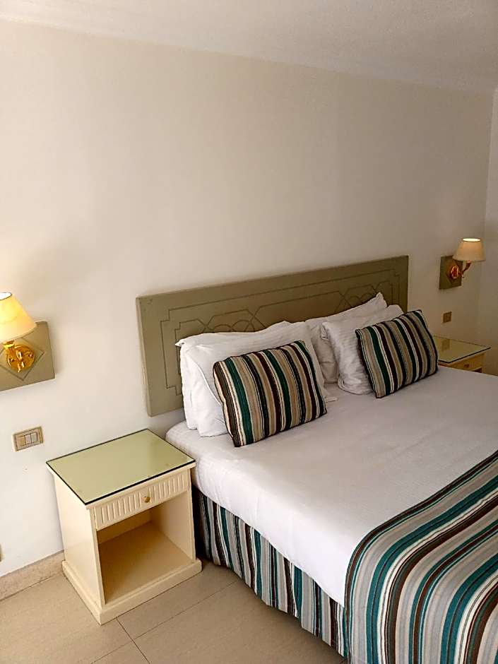 Cairo Pyramids Hotel