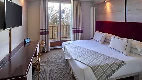 Double or Twin Room with Mountain View