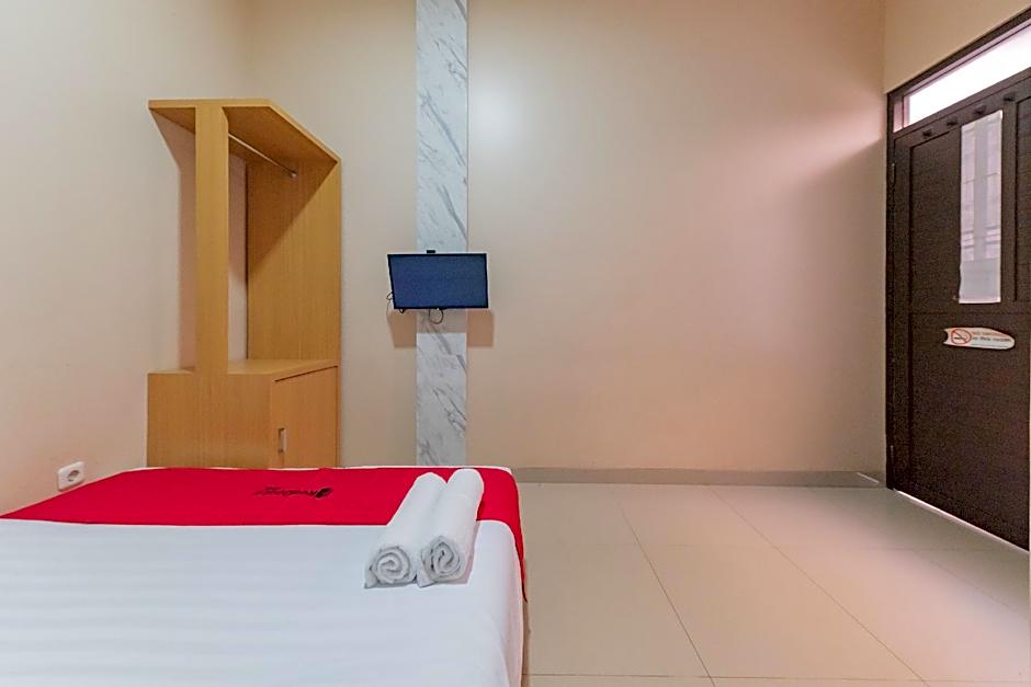 RedDoorz Syariah near Exit Toll Subang