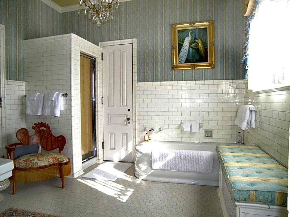 Alexander Mansion  Bed and Breakfast