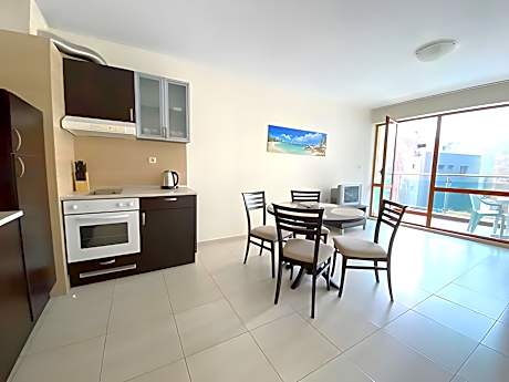 Marty's Beachfront Apartments