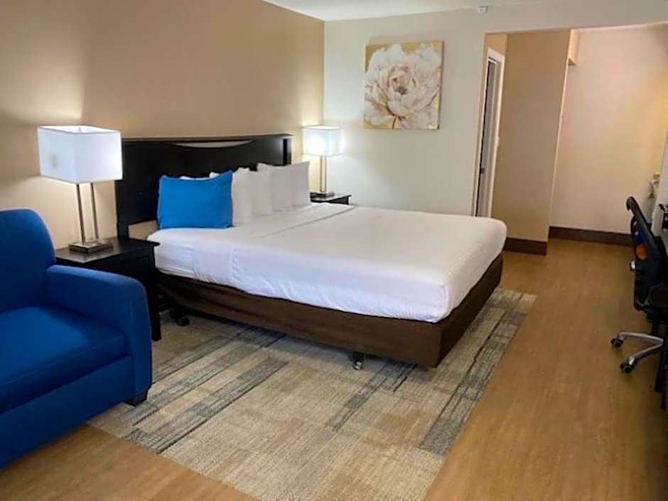 Photo 1 of 5 of 1 King Bed with Sofabed, Accessible