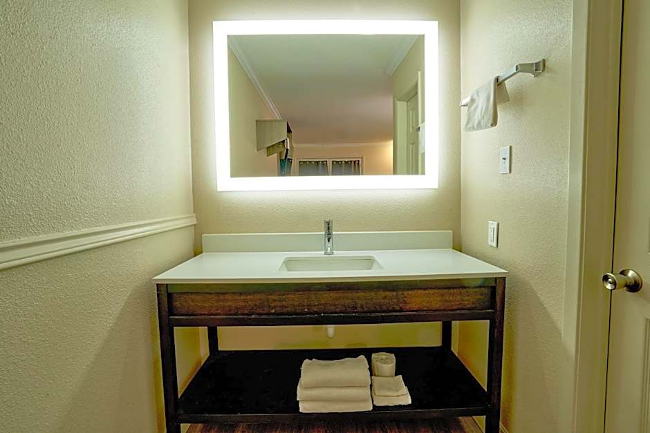 Family Garden Inn & Suites