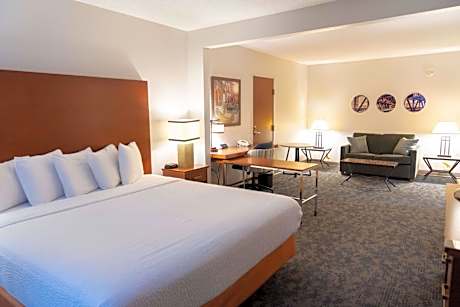 Executive King Suite with Kitchenette - Non-Smoking