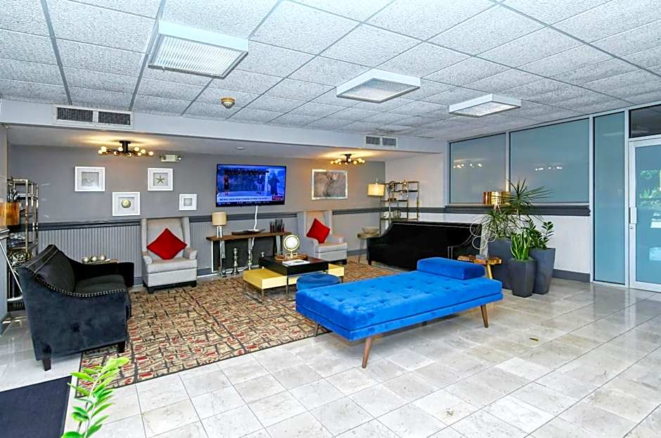 All-New, Private, Huge TV, Heated Pool, Tiki Bar