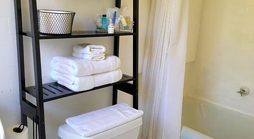 The Kings Throne Inn and Guest House