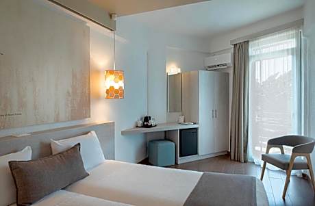 Double or Twin Room with Sea View