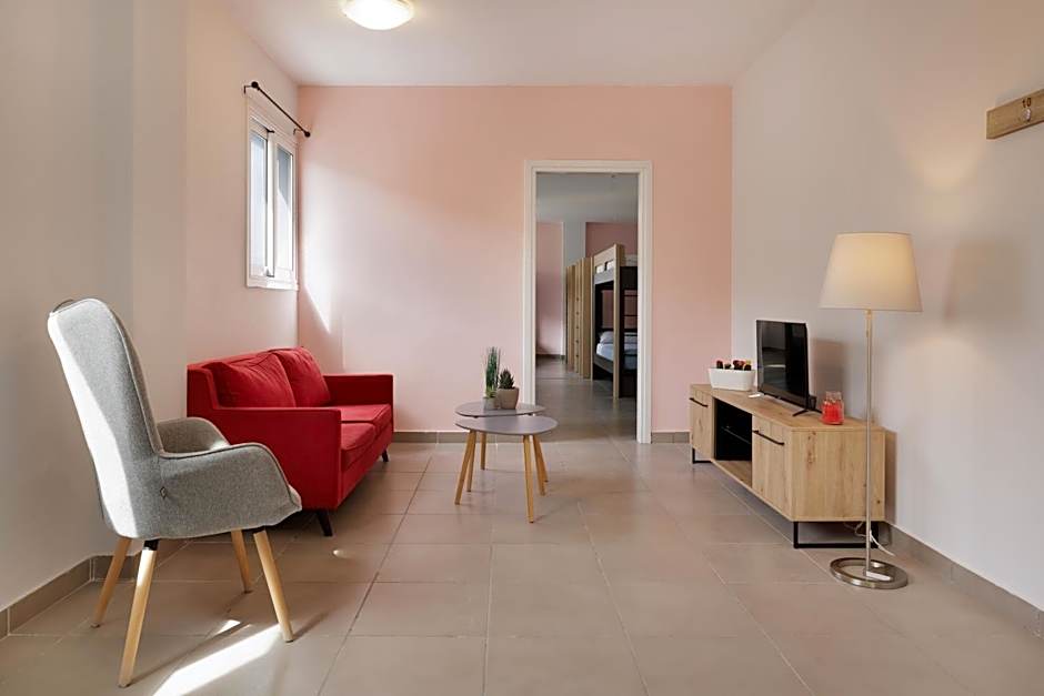 Local Hostel & Suites