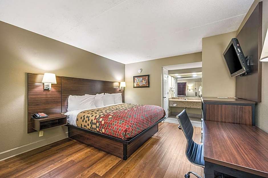 Econo Lodge Inn & Suites Huntsville University Area