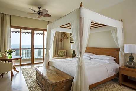 Deluxe King Room with Balcony