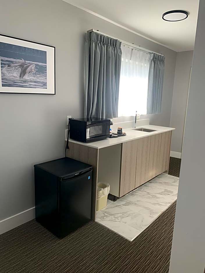 Anchor Inn and Suites