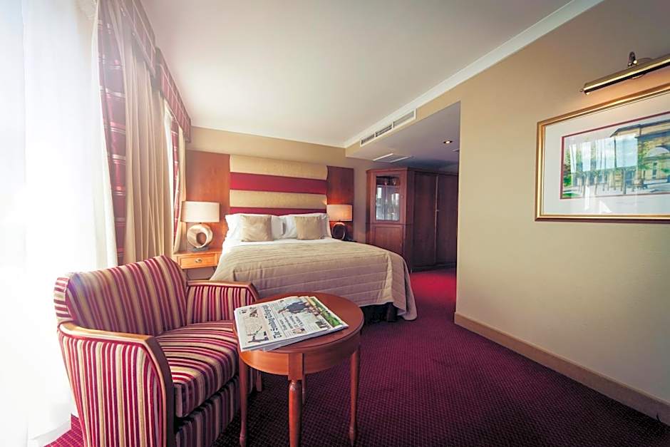 Carlton George Hotel