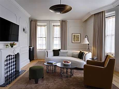 One-Bedroom Corner Suite