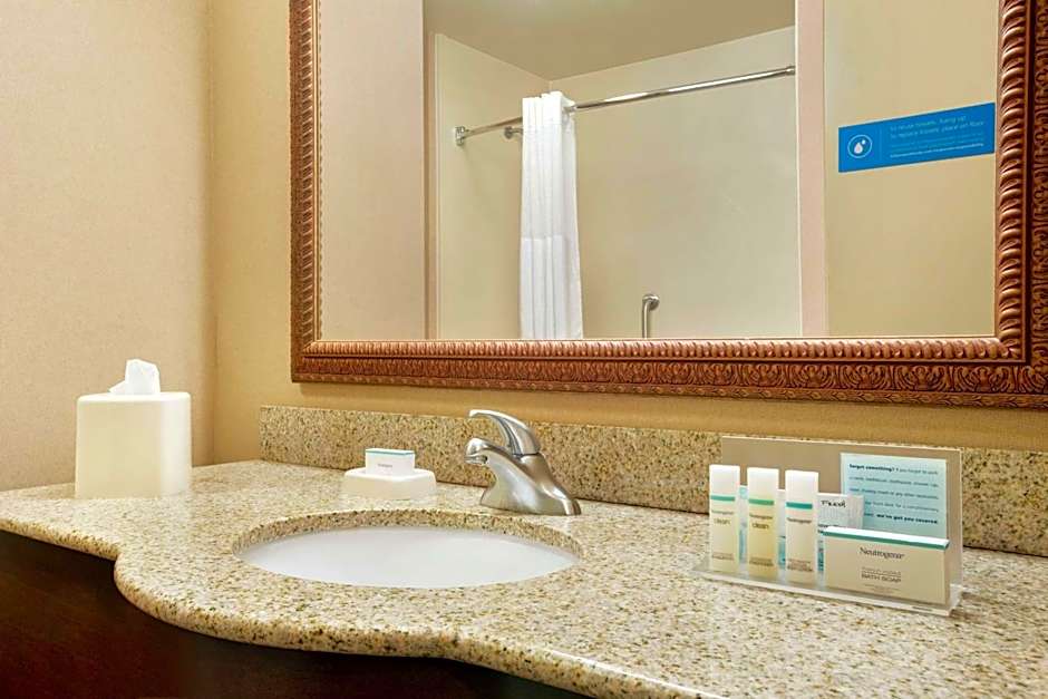 Hampton Inn By Hilton & Suites West Bend